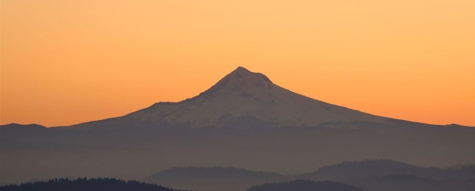 PABLO VELASCO CAPTURES OREGON'S STUNNING LANDSCAPES, PACR RENTAL CAR LOBBY